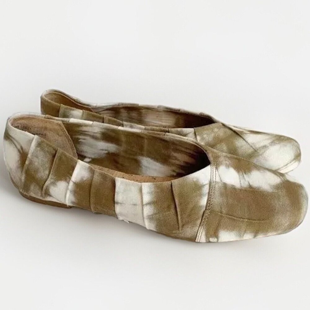 Korks Womens 9.5 Palmer Pleated Ballet Flats Olive White Tie Dye Boho Balletcore
